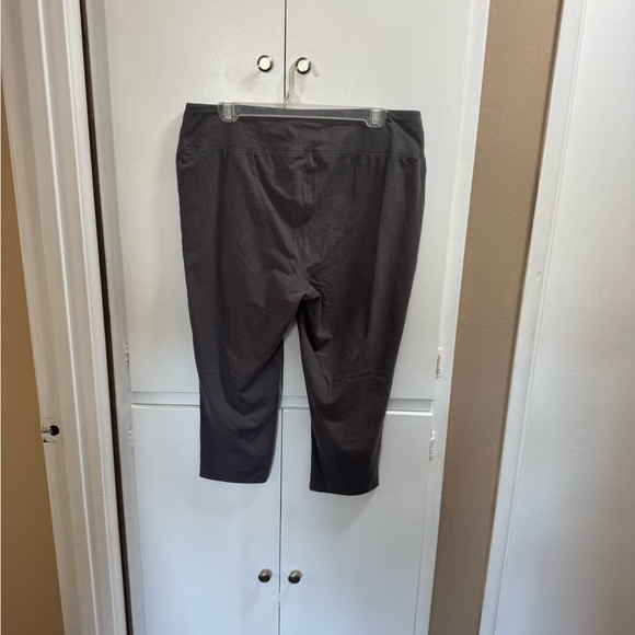 Just My Size Women's Gray Cropped Leggings 2X 18 W/ 20 W - Picture 2 of 2